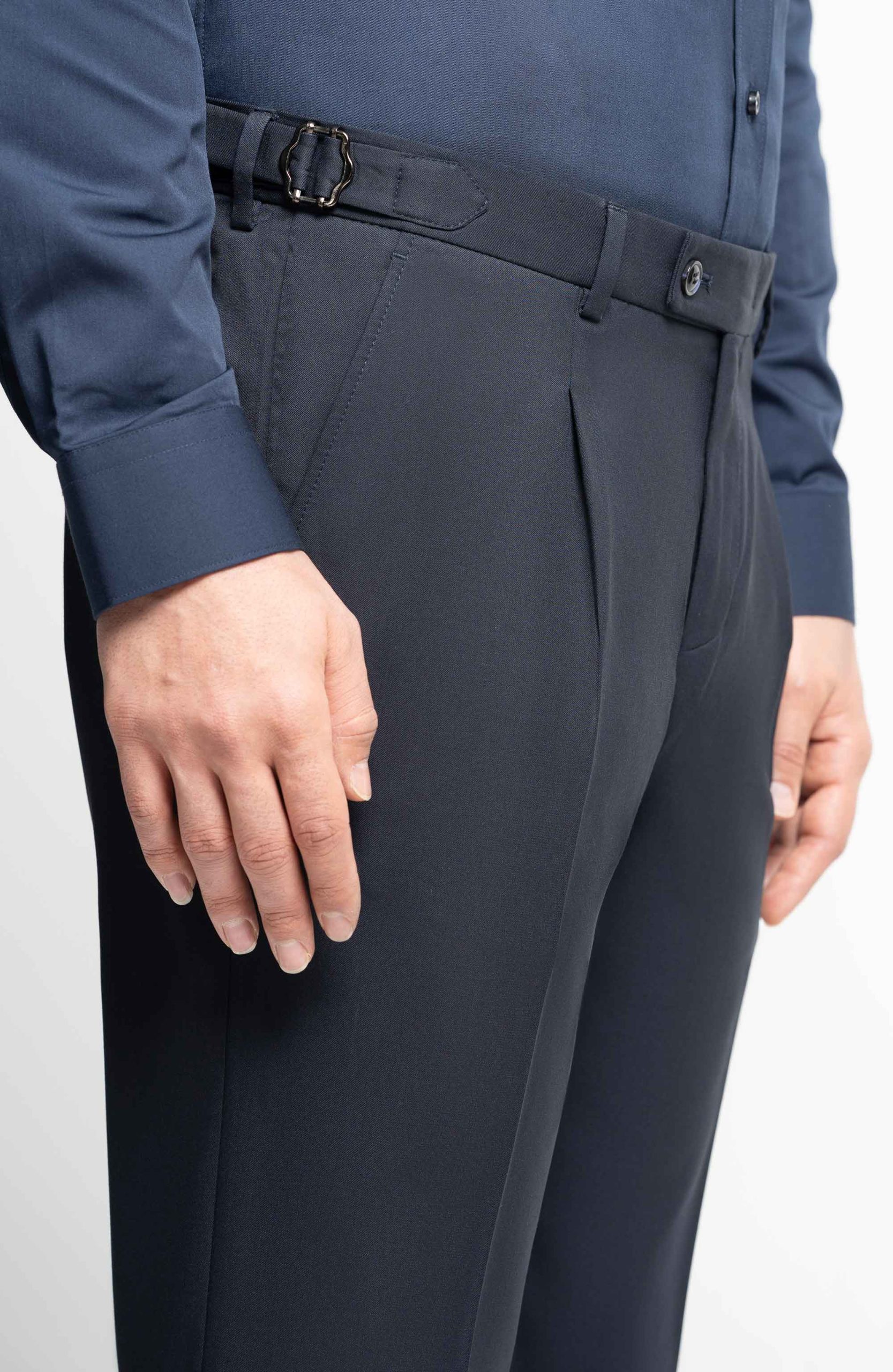 navy blue men's pants T42 detail شلوار پارچه ای ساسون دار مردانه مدل تک ساسون T42 سرمه ای
